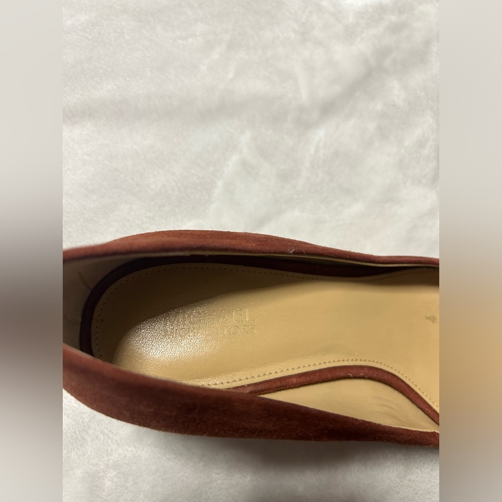 Women’s Michael Kors brown Suede close pointed toe pumps kitten heels size 7.5 - Picture 7 of 11